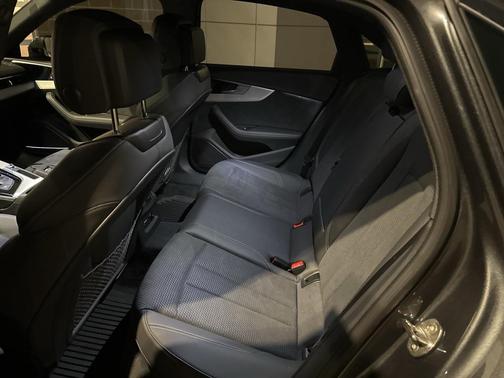 2022 Audi A4 45 S line Premium Plus