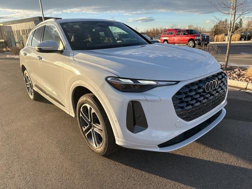 2025 Audi Q5 Premium TFSI quattro S tronic