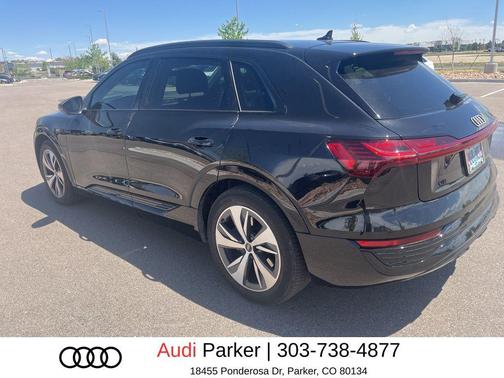 Mythos Black Metallic 2024 Audi Q8 e-tron Premium