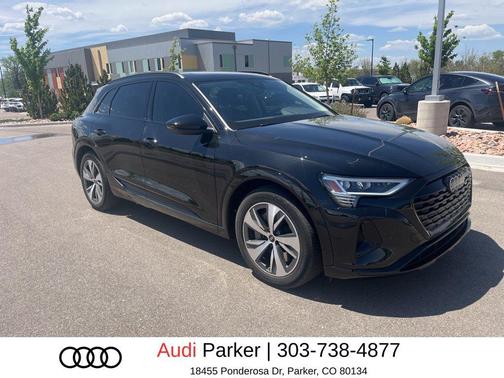 Mythos Black Metallic 2024 Audi Q8 e-tron Premium