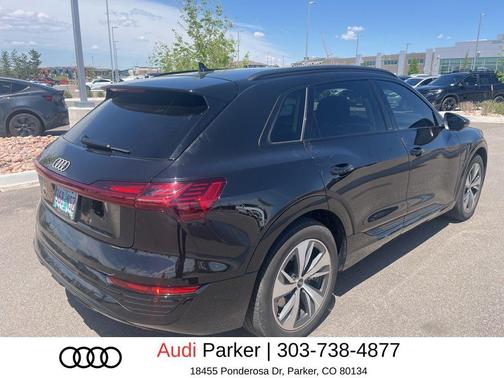 Mythos Black Metallic 2024 Audi Q8 e-tron Premium