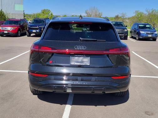 2024 Audi Q8 e-tron Prestige