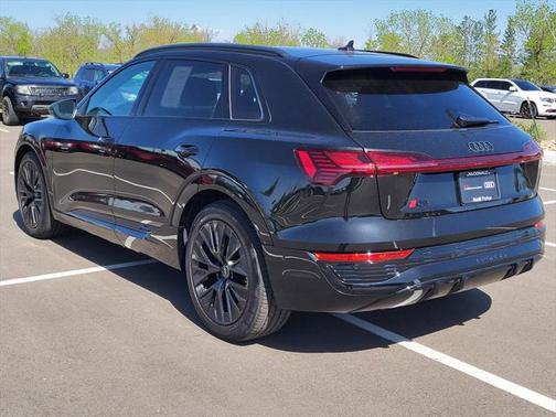 2024 Audi Q8 e-tron Prestige