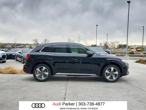 Mythos Black Metallic 2023 Audi Q5 40 Premium Plus