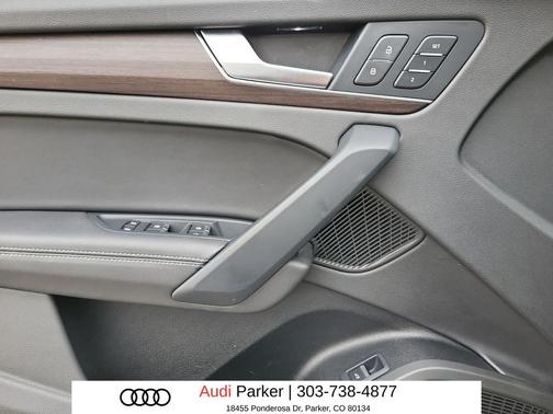 Mythos Black Metallic 2023 Audi Q5 40 Premium Plus