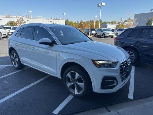 2023 Audi Q5 40 Premium Plus