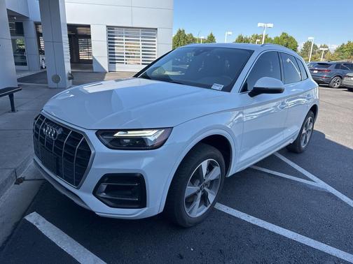 2023 Audi Q5 40 Premium Plus