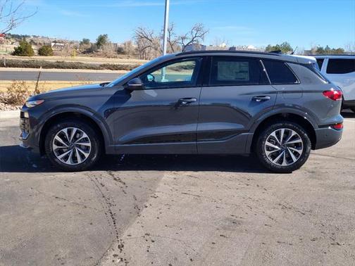 2025 Audi Q6 e-tron Premium quattro