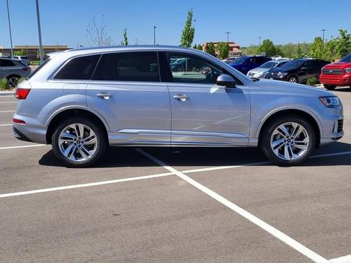 2022 Audi Q7 55 Premium Plus