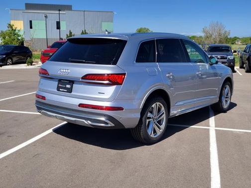 2022 Audi Q7 55 Premium Plus