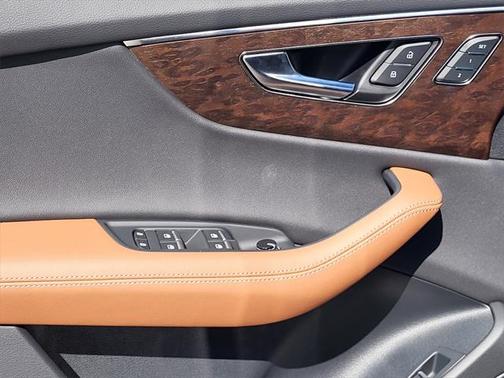 2025 Audi Q8 55 Premium Plus