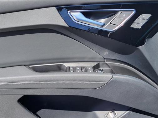 2025 Audi Q4 e-tron Premium Plus 55 quattro
