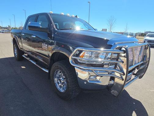 2018 RAM 2500 Laramie Crew Cab 4x4 6'4' Box