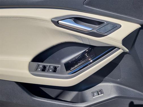 2025 Audi Q6 e-tron Premium quattro