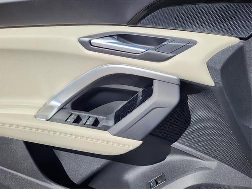 2025 Audi Q5 Premium TFSI quattro S tronic