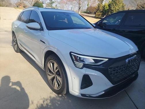 2024 Audi Q8 e-tron Premium Plus