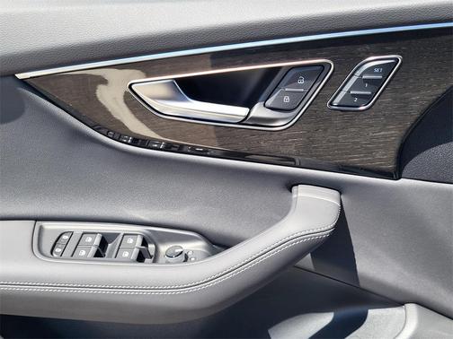 2025 Audi Q8 55 Premium Plus