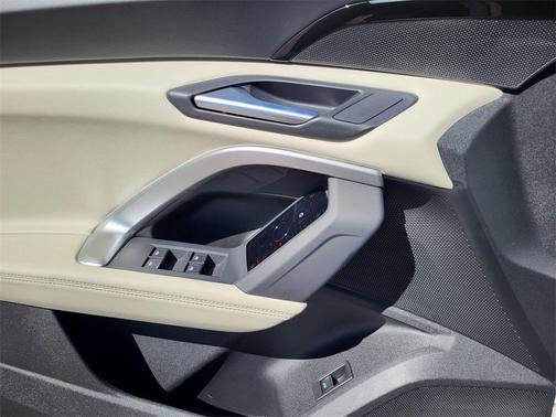 2025 Audi Q5 Premium TFSI quattro S tronic