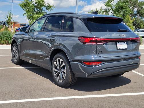 2025 Audi Q6 e-tron Premium quattro