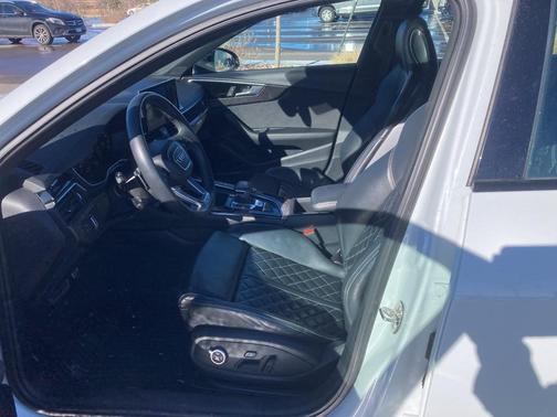 2023 Audi S4 Premium Plus TFSI quattro Tiptronic