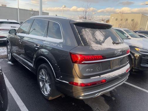 2023 Audi Q7 55 Premium Plus