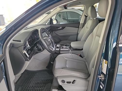 2022 Audi Q7 45 Premium