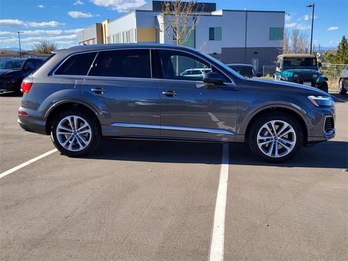 2025 Audi Q7 55 Premium Plus