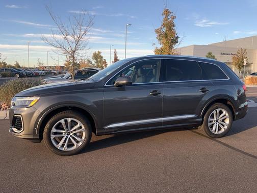 2025 Audi Q7 55 Premium Plus