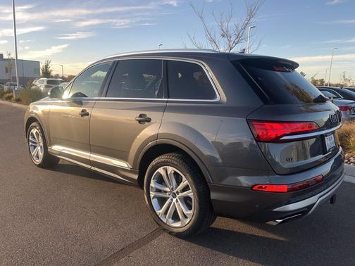 2025 Audi Q7 55 Premium Plus