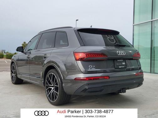 Samurai Gray Metallic 2023 Audi Q7 55 Prestige
