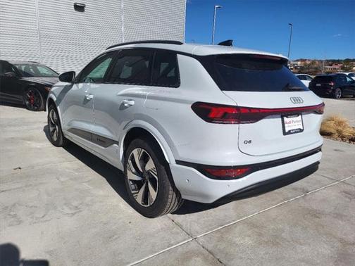 2025 Audi Q6 e-tron Premium Plus quattro
