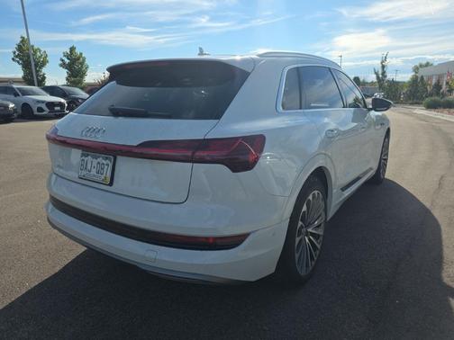 2019 Audi e-tron Premium Plus