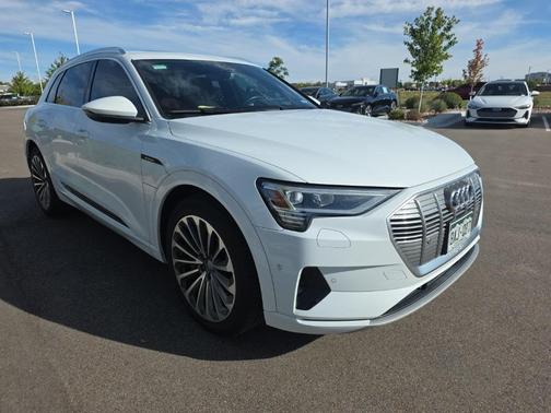 2019 Audi e-tron Premium Plus