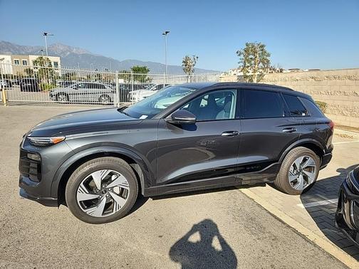 2025 Audi Q6 e-tron Premium Plus quattro