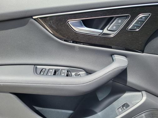 2025 Audi Q8 55 Prestige