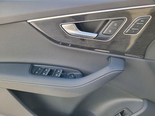 2026 Audi Q7 55 Premium Plus