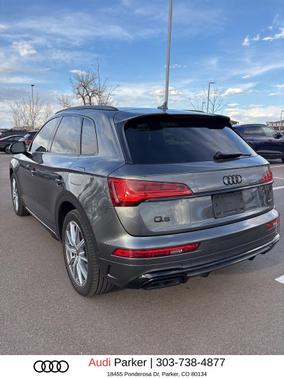 Daytona Gray Pearl Effect 2024 Audi Q5 e 55 S line Prestige