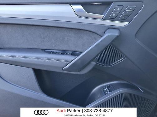 Daytona Gray Pearl Effect 2024 Audi Q5 e 55 S line Prestige