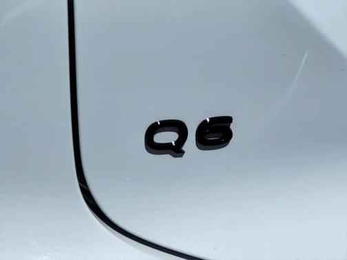 2025 Audi Q6 e-tron Premium Plus quattro