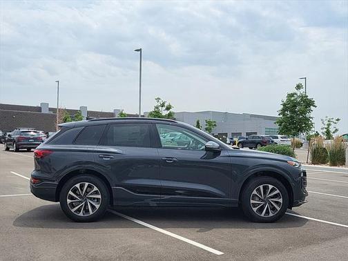2025 Audi Q6 e-tron Premium quattro