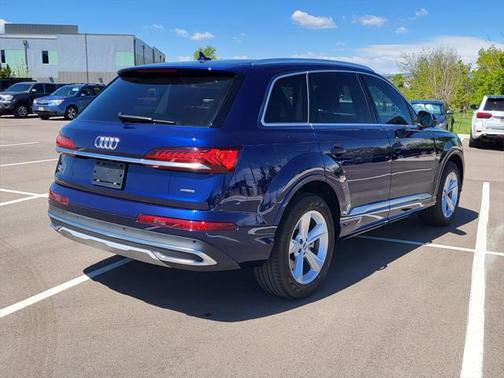 2022 Audi Q7 55 Premium