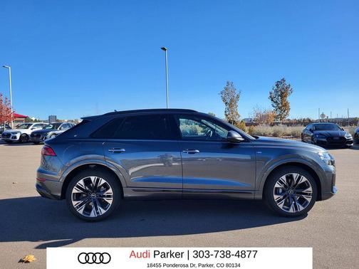 Daytona Gray Pearl Effect 2026 Audi Q8 55 Premium Plus