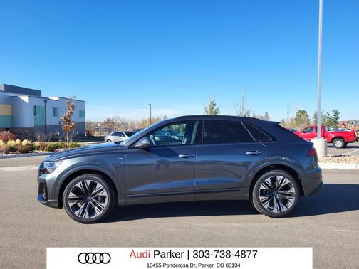 Daytona Gray Pearl Effect 2026 Audi Q8 55 Premium Plus