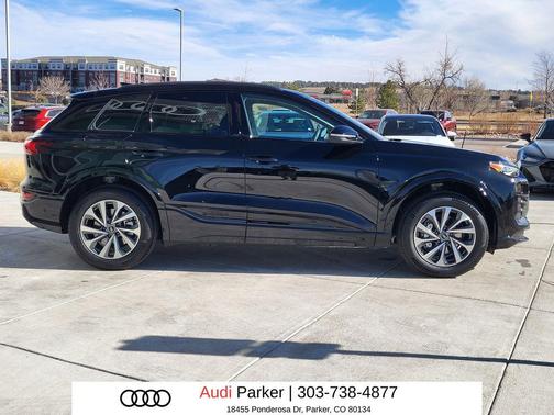 Mythos Black Metallic 2025 Audi Q6 e-tron Premium quattro