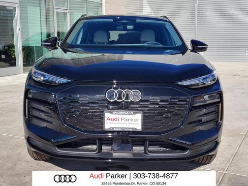 Mythos Black Metallic 2025 Audi Q6 e-tron Premium quattro