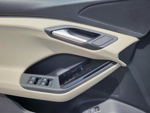 2025 Audi Q6 e-tron Premium quattro