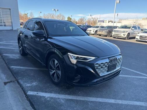 2024 Audi Q8 e-tron Premium Plus