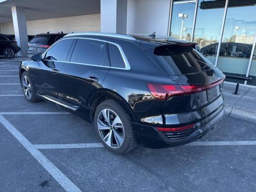 2024 Audi Q8 e-tron Premium Plus