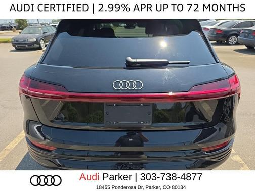 Mythos Black Metallic 2024 Audi Q8 e-tron Prestige