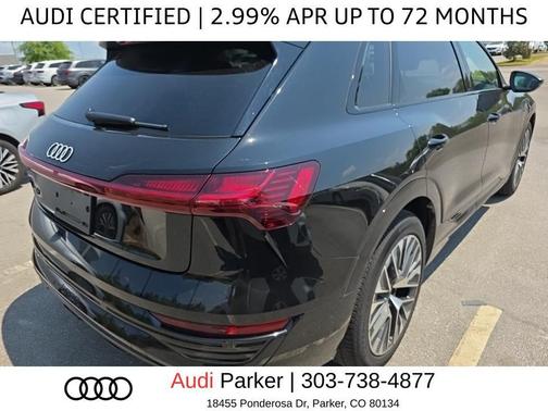 Mythos Black Metallic 2024 Audi Q8 e-tron Prestige